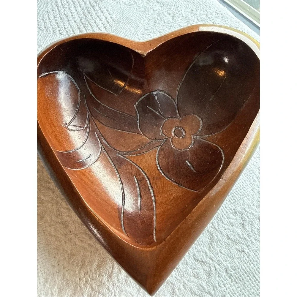 Vintage Wooden Carved Lacquered Trinket Dish Heart Shaped Floral Decorative 7''
